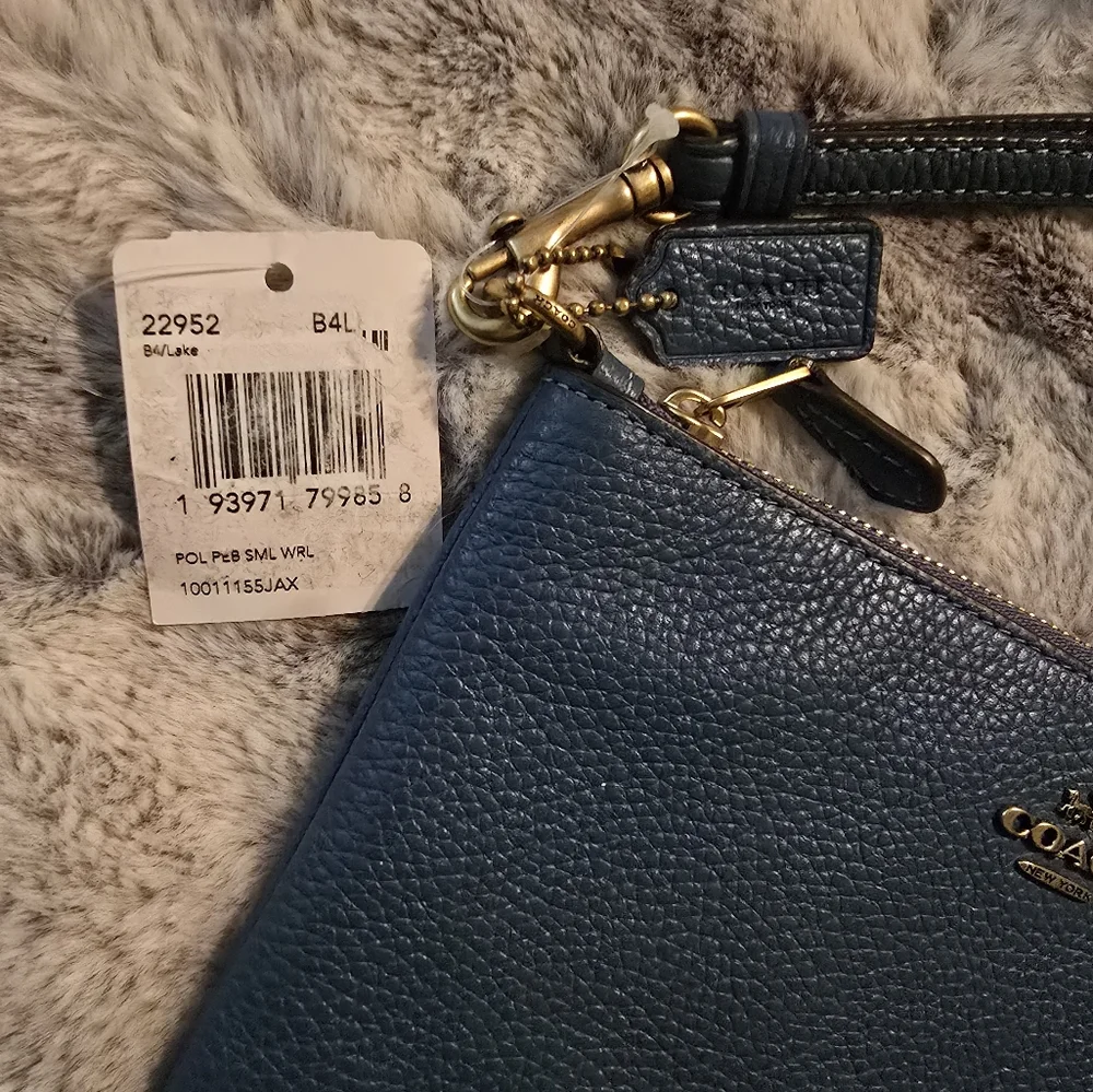 NWT Coach‎ Blue lake pebble Leather Wristlet